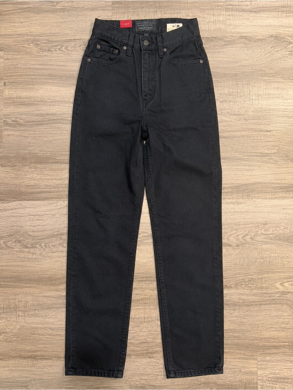 Levi's Black High-Waisted Mom Jeans- BRAND NEW- 29x30 - Picture 2 of 9